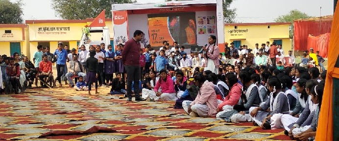 प्रधानमंत्री जीवन ज्योति बीमा, सुरक्षा बीमा, किसान क्रेडिट कार्ड, किसान सम्मान निधि, पीएम पोषण अभियान, पीएम विश्वकर्मा योजना, आयुष्मान कार्ड, पीएम गरीब कल्याण अन्न योजनाओं पर प्रदर्शनी